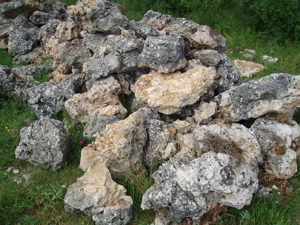 piskovyk oblytsyuvannya stiny rvanyy kamin 68
