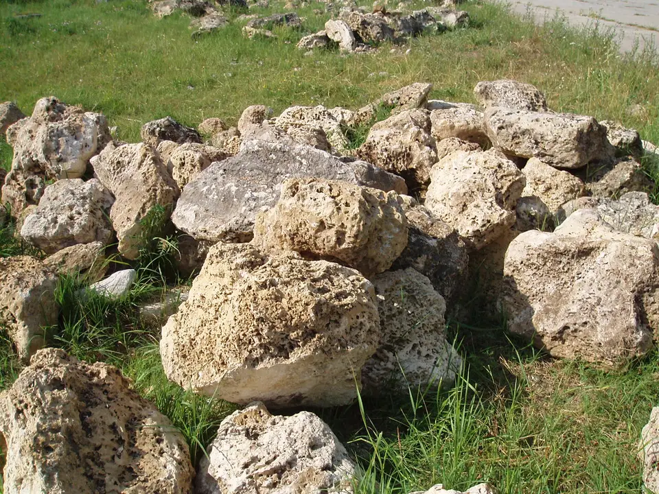 piskovyk oblytsyuvannya stiny rvanyy kamin 75