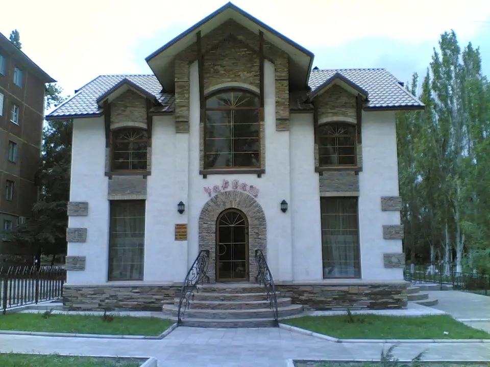 Пісковик, облицювання стіни