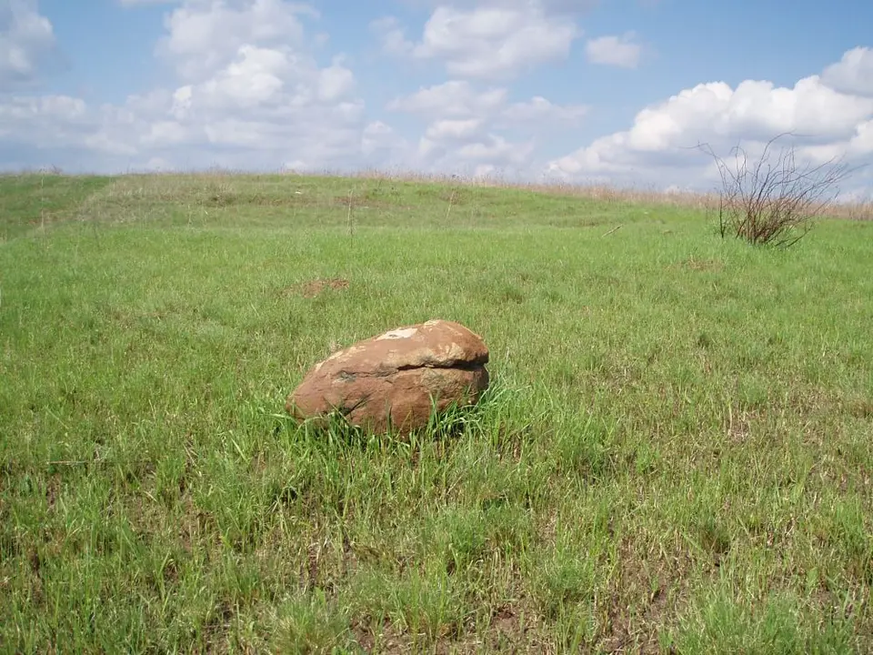 piskovyk oblytsyuvannya tsokolyu rvanyy kamin 3